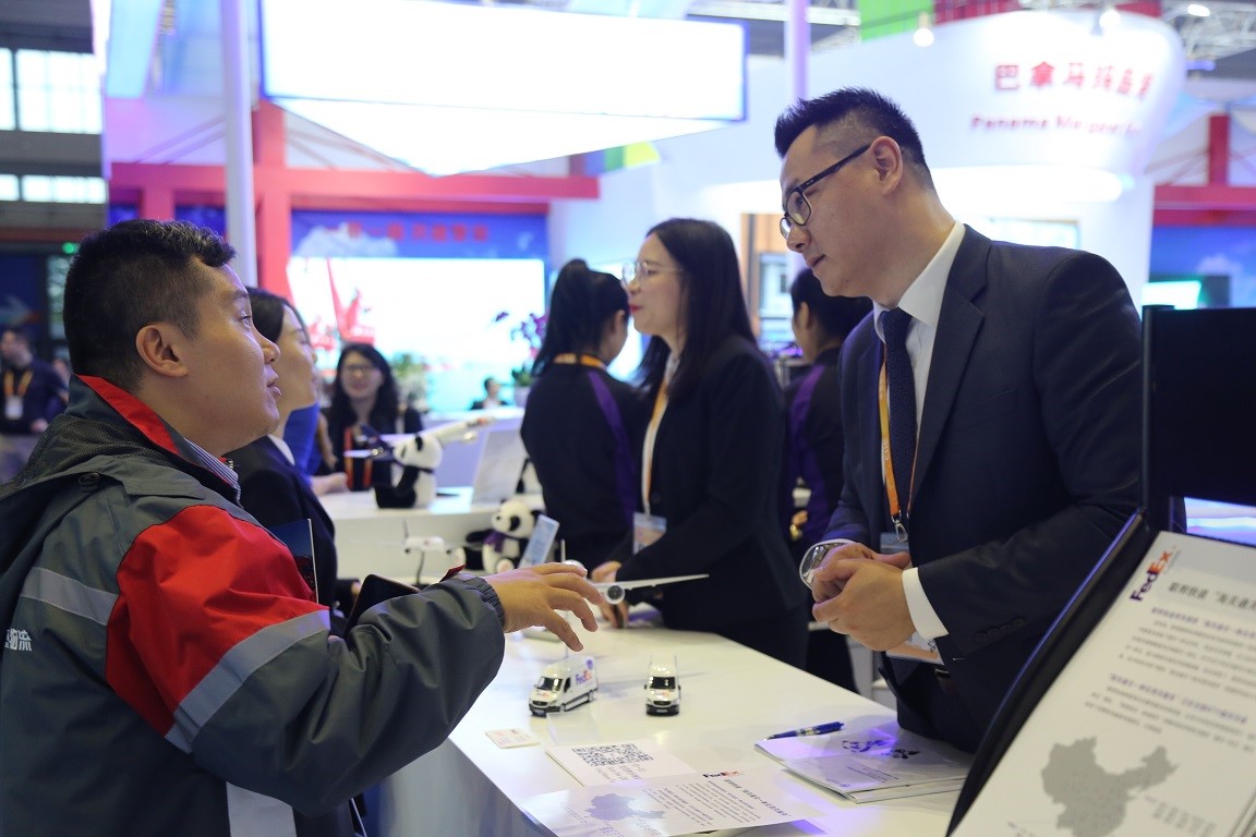 新杰物流受成都市政府邀請參加進(jìn)博會并接受《成都日報(bào)》采訪